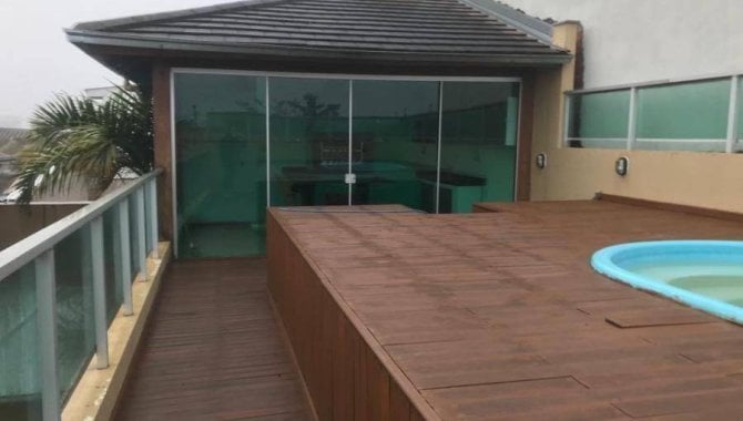 Casa com 2 quartos, 2 banheiros e 1 vaga de garagem