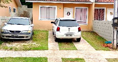 Casa com 2 quartos, varanda e vaga de garagem