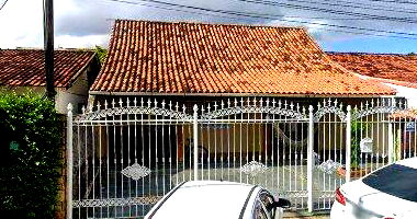 Casa com 141m² com boa localização e potencial