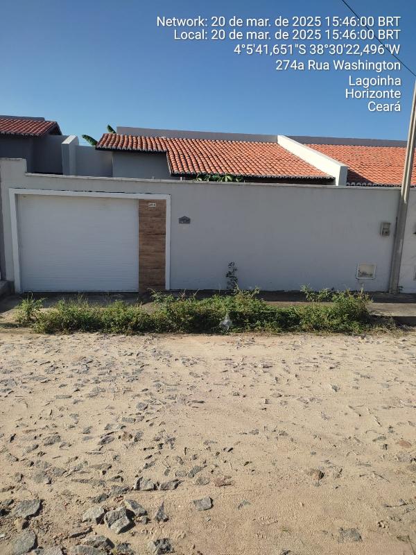 Casa com 2 quartos, 2 banheiros, varanda e 1 vaga de garagem