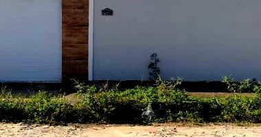 Casa com 2 quartos, 2 banheiros, varanda e 1 vaga de garagem