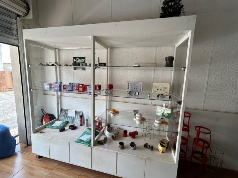 Lote de Bens Móveis e Estoque em Varginha/MG
