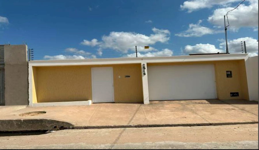 Casa com 549,82m² construídos, 3 quartos, ocupada