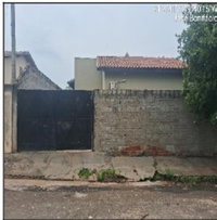Casa com 2 quartos, 1 banheiro e 1 vaga de garagem
