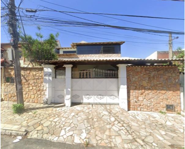 Casa com 3 quartos, 325m² construídos, ocupada