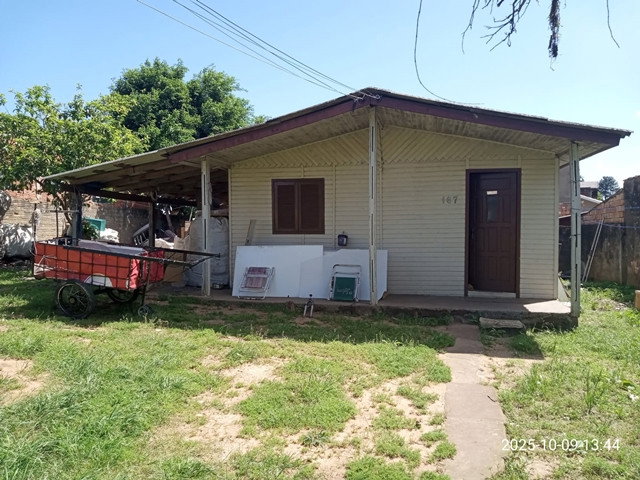 Casa de Madeira com Terreno de 330m² em Gravataí/RS