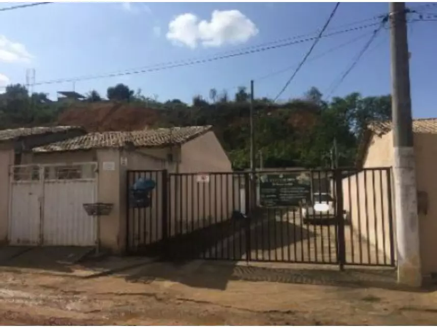 Casa espaçosa com 135,50m² construída, ocupada e ideal para investimento