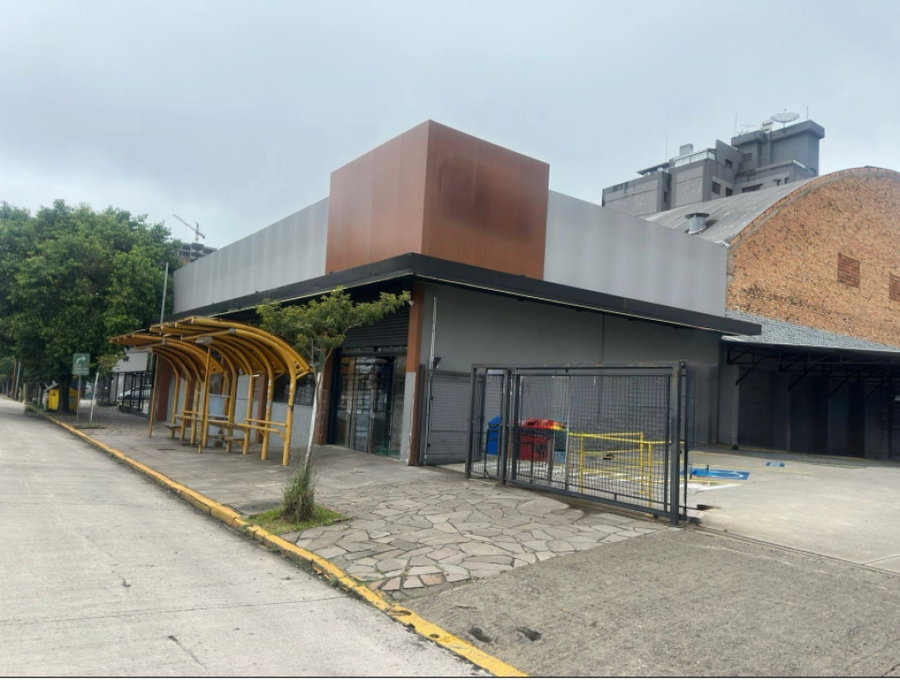 Terreno Urbano com Prédio em Caxias do Sul - Matrícula 221