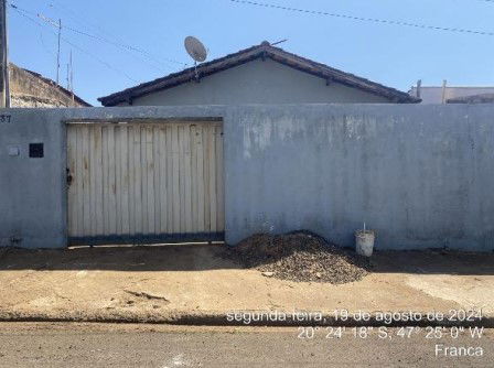 Casa com 2 Quartos e Área Privativa em Cristais Paulista