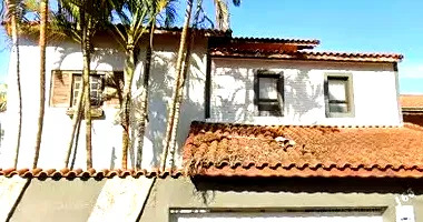 Casa Ocupada com Ampla Área em Mogi das Cruzes
