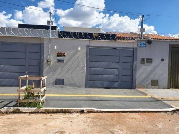 Casa 3 Dorms, 2 Banheiros, 1 Vaga - 102m² - Goiânia-GO