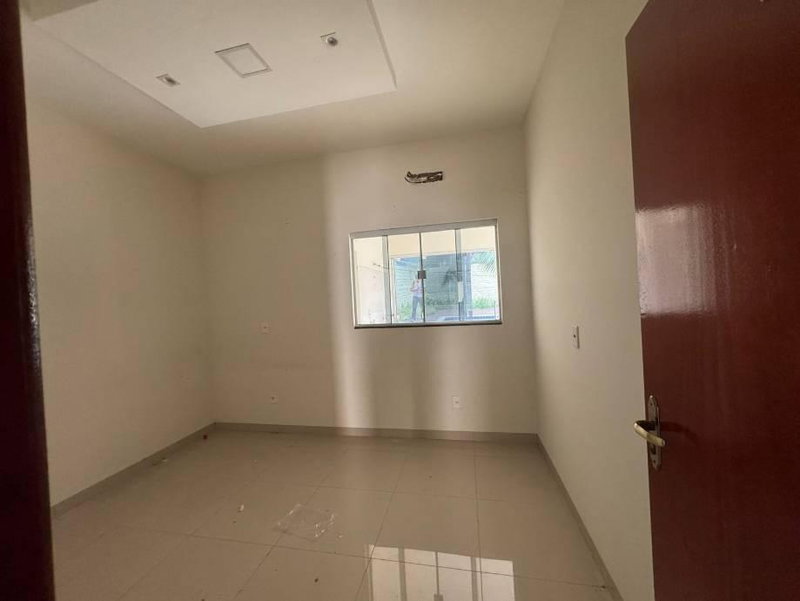 Casa 3Q 2B 201m² construídos com piscina - Desocupada