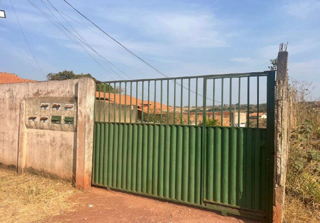 Casa com 3 quartos, 2 banheiros, 1 vaga, 65m², ocupada