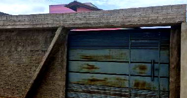 Casa com 2 banheiros, 1 quarto, área construída 46,11 m², terreno 300 m²