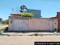 Casa com 2 quartos, 3 banheiros, 81m² construída, desocupada