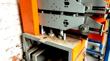 Máquina Extrusora LGEX-50/26D em funcionamento