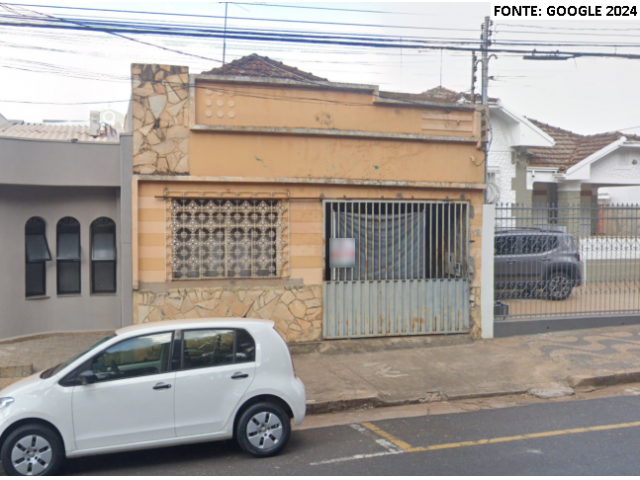 Casa e Barracão em Uberaba/MG com 599,95m² de Terreno
