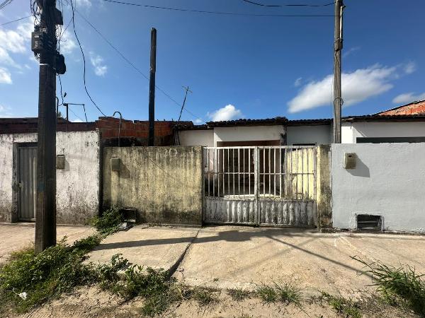Casa com 2 quartos, 1 vaga e 62,62m² construída, desocupada