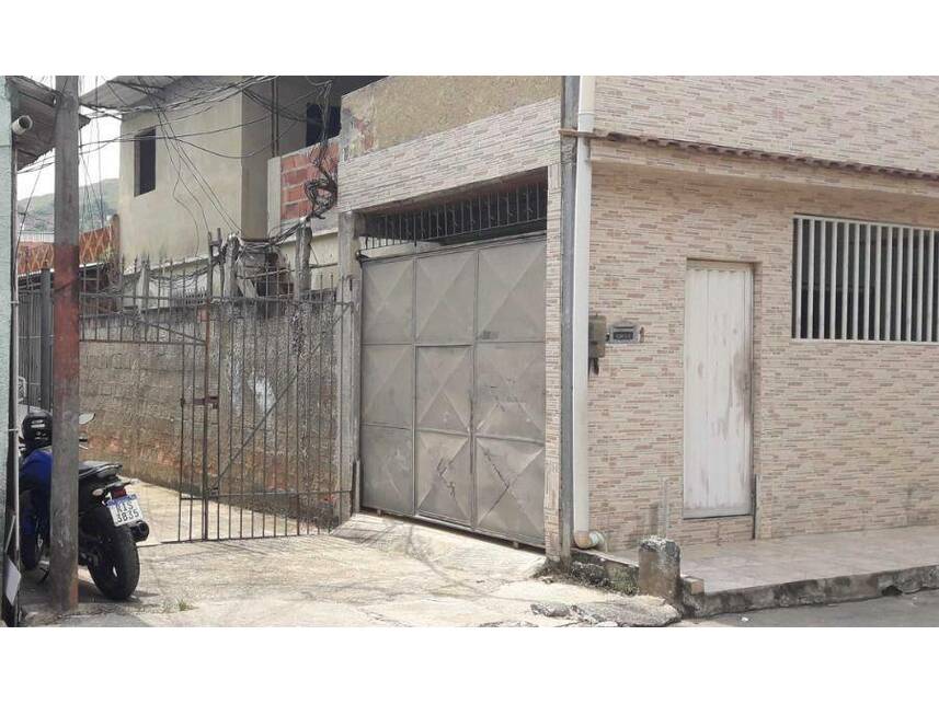 Casa Ocupada com 2 Quartos e 2 Vagas em São João De Meriti