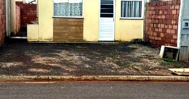 Casa com 2 quartos, 1 banheiro e área de serviço