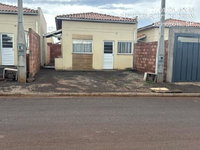 Casa com 2 quartos, 1 banheiro e área de serviço