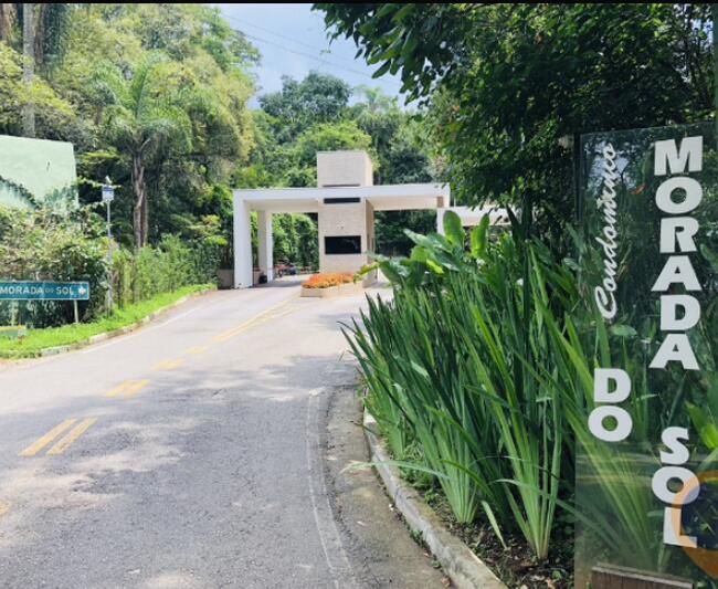 Terreno amplo em condomínio fechado com 1270m², ideal para construção