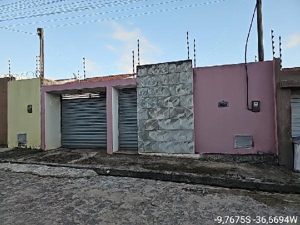 Casa com 2 quartos, 2 banheiros e 1 vaga