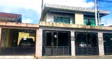 Casa Ocupada com 92m² de Área Construída em São Vicente