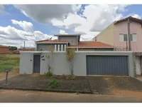 Casa com 3 quartos, 201,10m² construída, ocupada