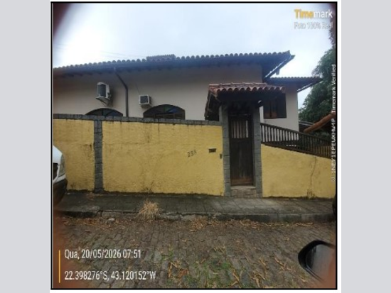 Casa Ocupada com 159m² de Área Privativa em Petrópolis