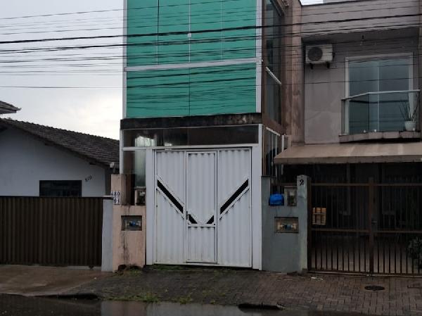 Casa com 2 Quartos e 1 Vaga em Joinville