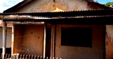 Terreno com Casa Antiga em Péssimo Estado