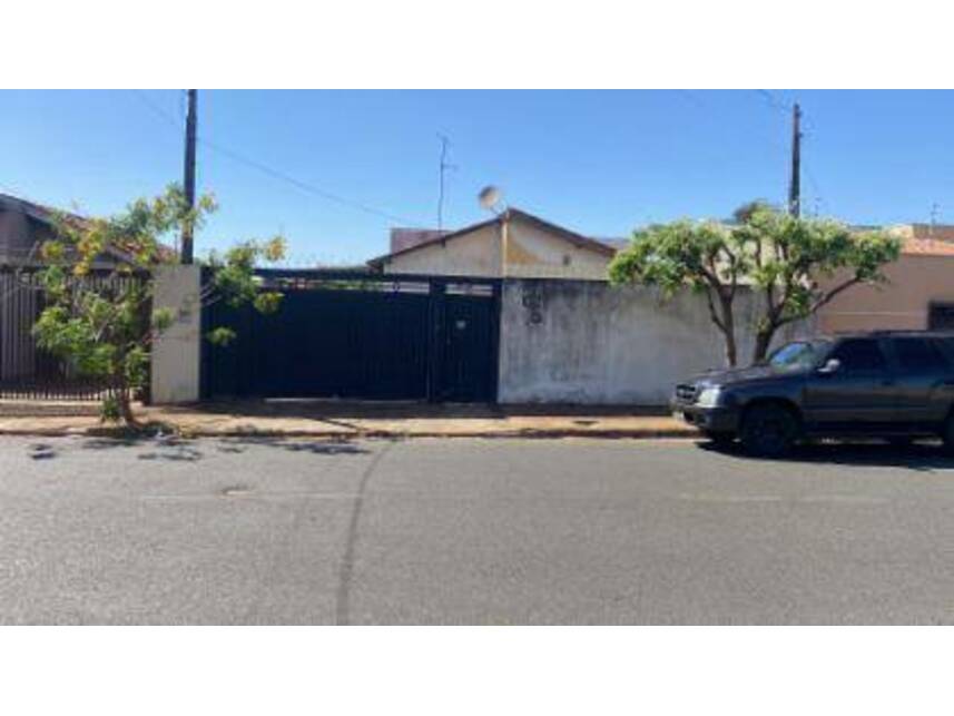 Casa em leilão com 3 quartos e 2 banheiros
