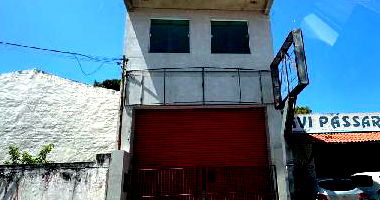 Casa com 1 quarto, 2 banheiros, 1 vaga e 75m² construída