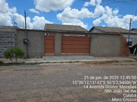 Casa com 2 quartos, varanda e 1 vaga de garagem