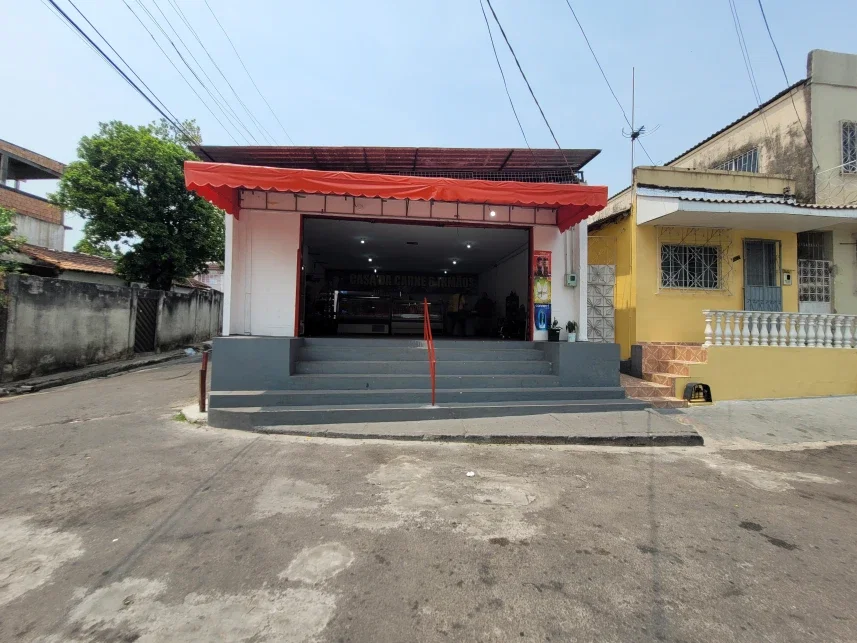 Imóvel comercial com 132 m² construídos