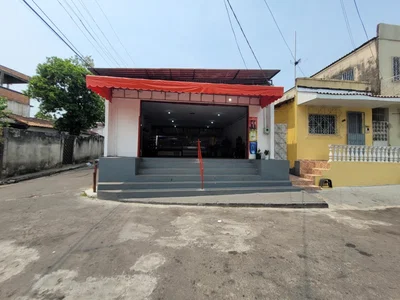 Imóvel comercial com 132 m² construídos