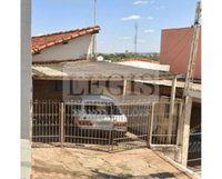 Casa com 163,75m² de terreno, 49,50m² construídos, 2 quartos, 1 banheiro, vaga para 1 carro, desocupada