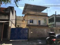 Casa ocupada com 5 quartos, 2 banheiros e 48 m²
