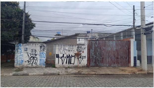 Casa com 3 quartos, 2 banheiros, 125m² construída, ocupada