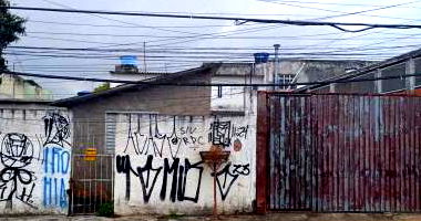 Casa com 3 quartos, 2 banheiros, 125m² construída, ocupada