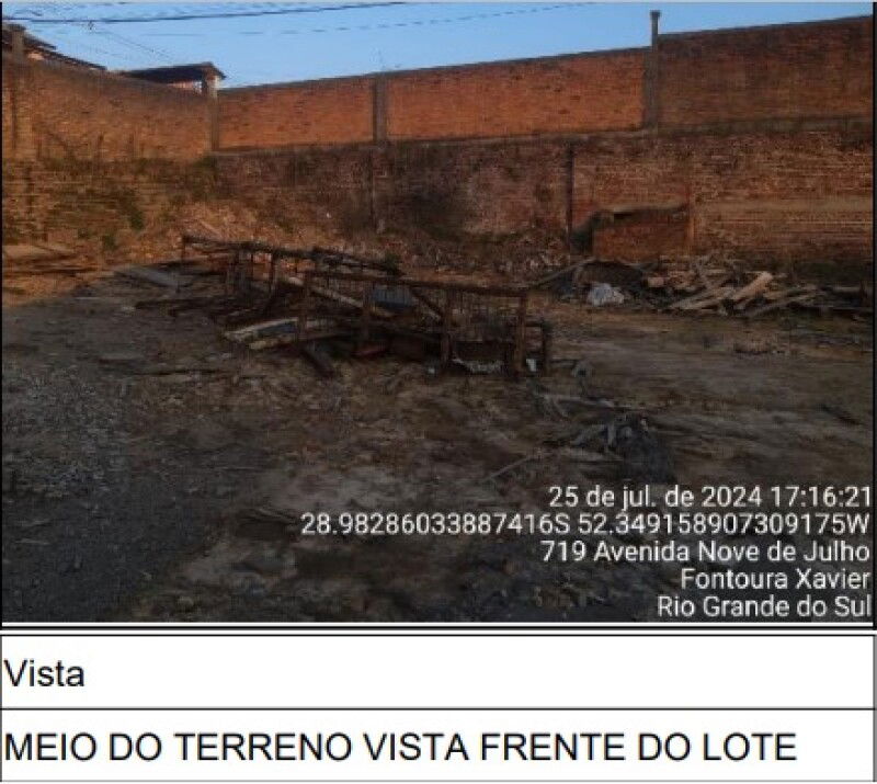 Terreno amplo com 0m², sem construção, desocupado