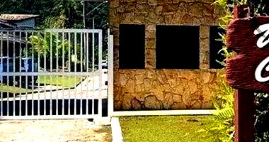 Espaçosa Casa com 184m² Construídos em Terreno de 451m² - Ocupada