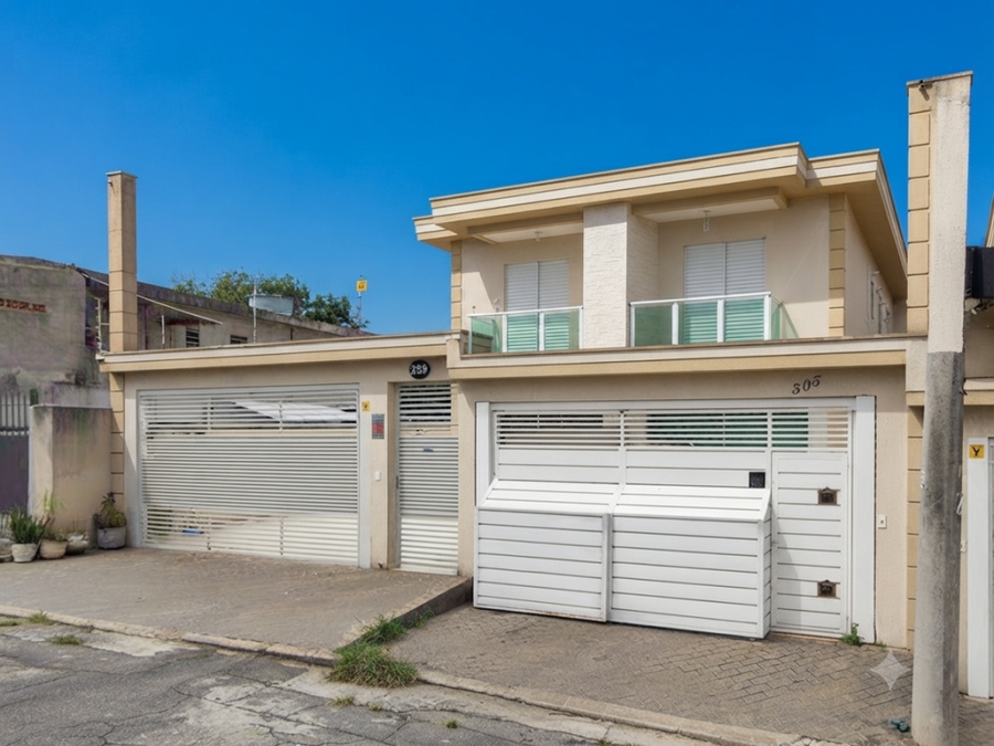 Casa Geminada com 143m² de Área Construída, Ocupada