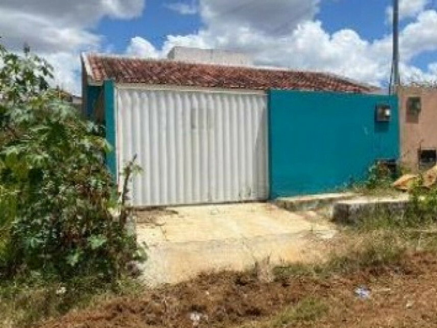 Casa com 2 quartos, 1 suíte e 1 vaga de garagem