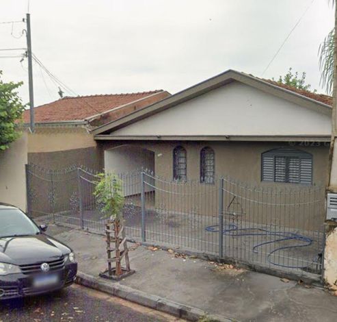 Casa com 49m² de área construída em lote de 165m²