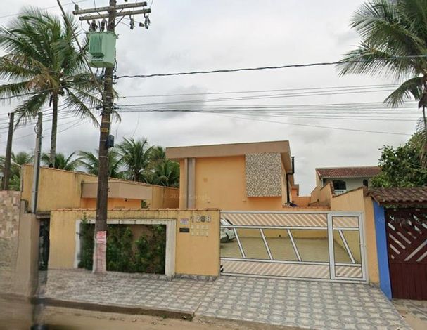 Casa 63m² em Itanhaém-SP com 2 suítes e vaga de garagem