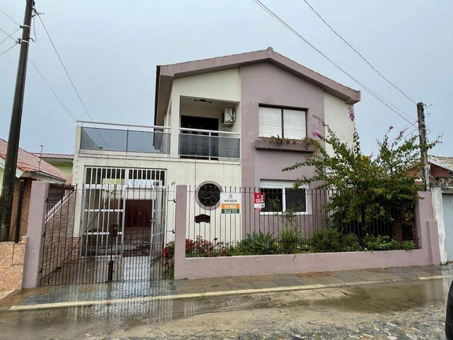 Casa com 4 dormitórios e 3 banheiros em Pelotas/RS