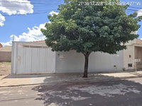 Casa com 3 quartos, 2 banheiros e 3 vagas de garagem