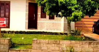 Casa em leilão com 88m² de área construída